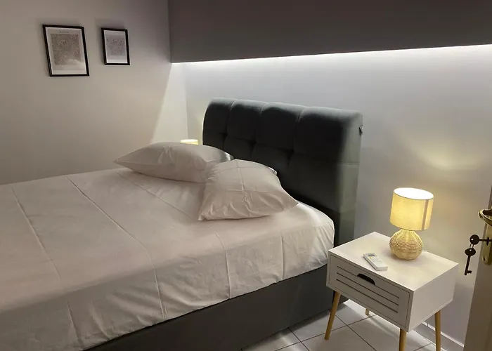 Alyzia Apartment