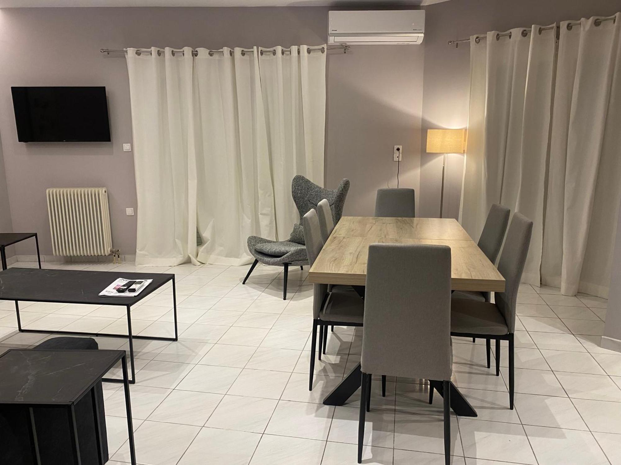 Alyzia Apartament